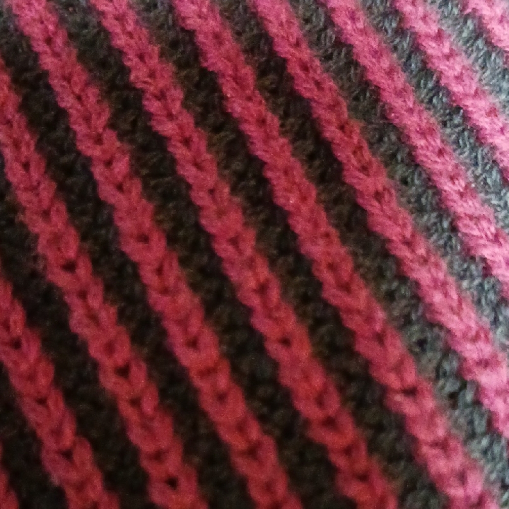 Black / Maroon Ribbed Sweater - Picture 2 of 5